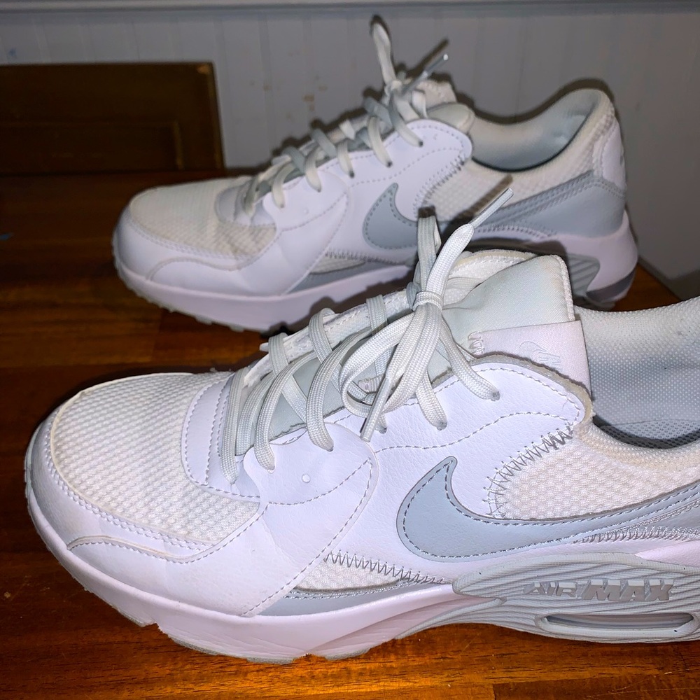 Nike Air Max Excee Men’s Shoes Size 9.5 Barely Worn! Gray on white